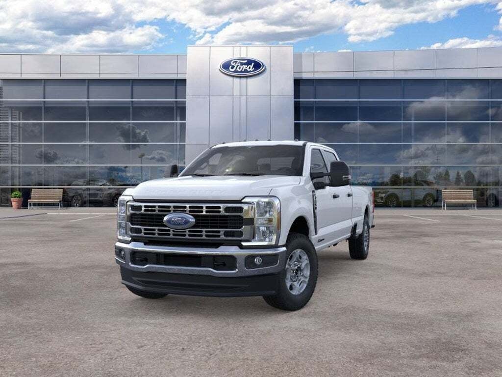 2026 Ford Super Duty F-350 SRW XLT