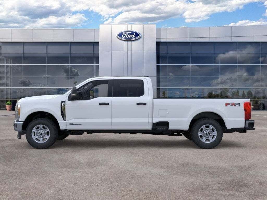 2026 Ford Super Duty F-350 SRW XLT