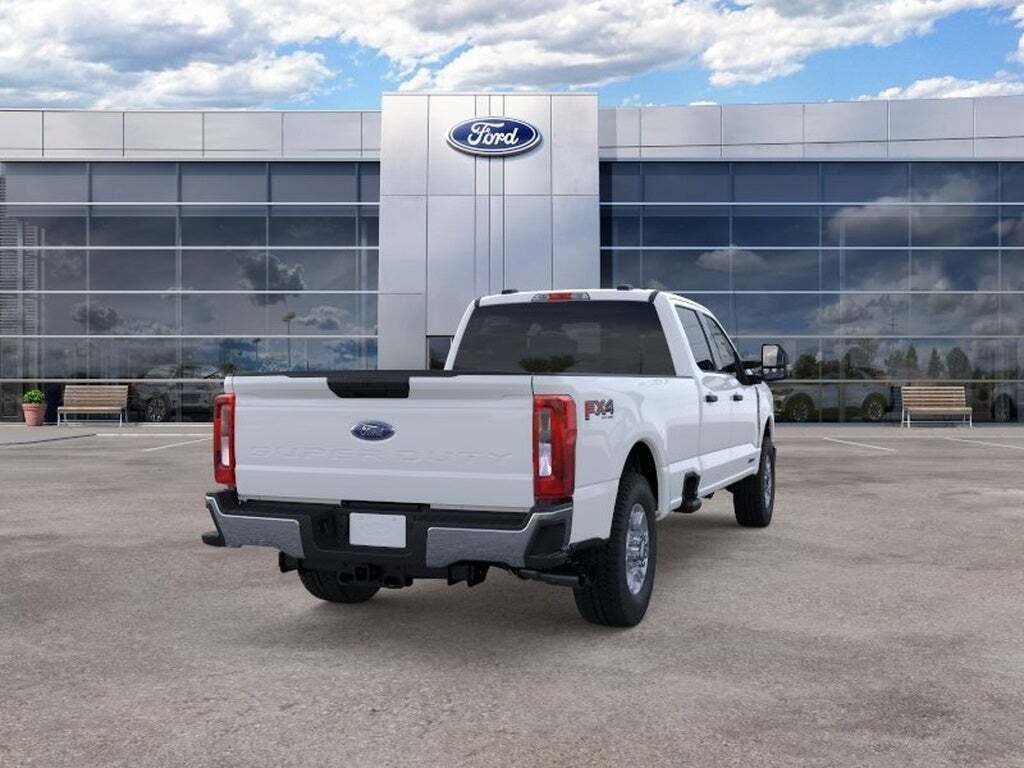 2026 Ford Super Duty F-350 SRW XLT