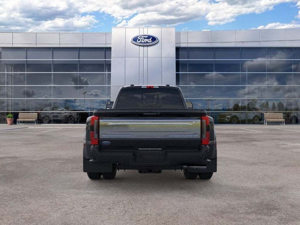 2026 Ford Super Duty F-350 DRW Platinum