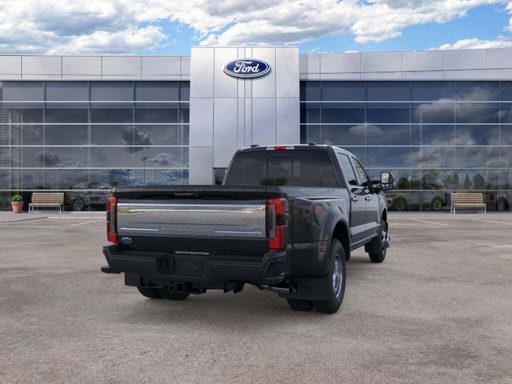 2026 Ford Super Duty F-350 DRW Platinum