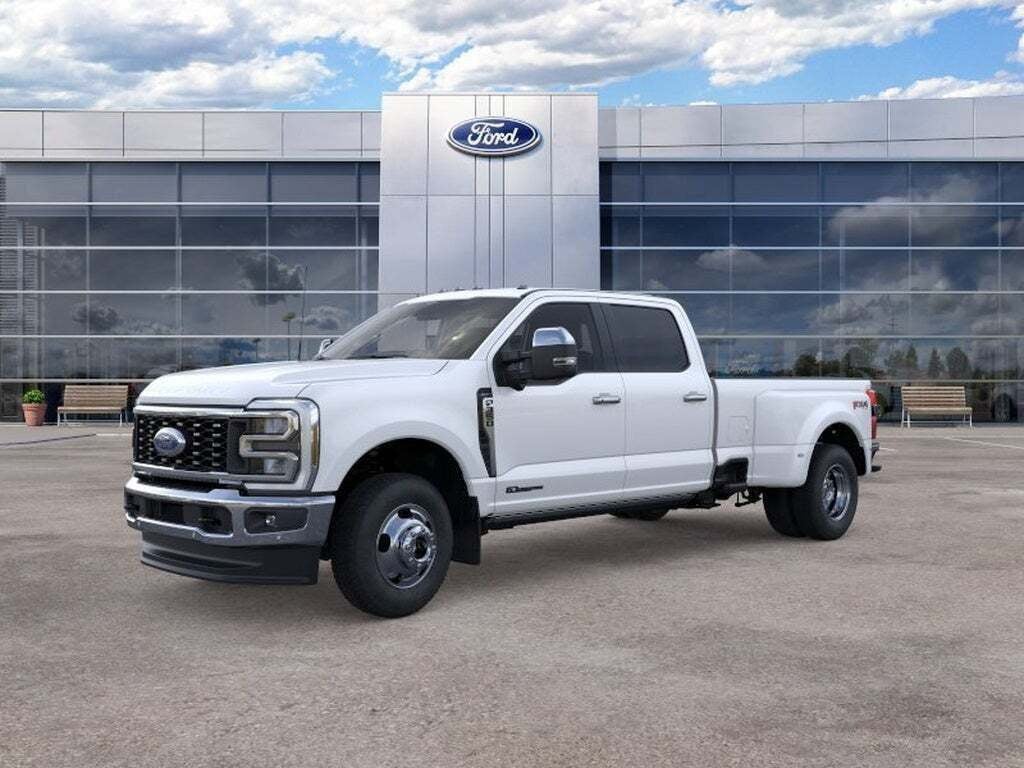 2026 Ford Super Duty F-350 DRW LARIAT