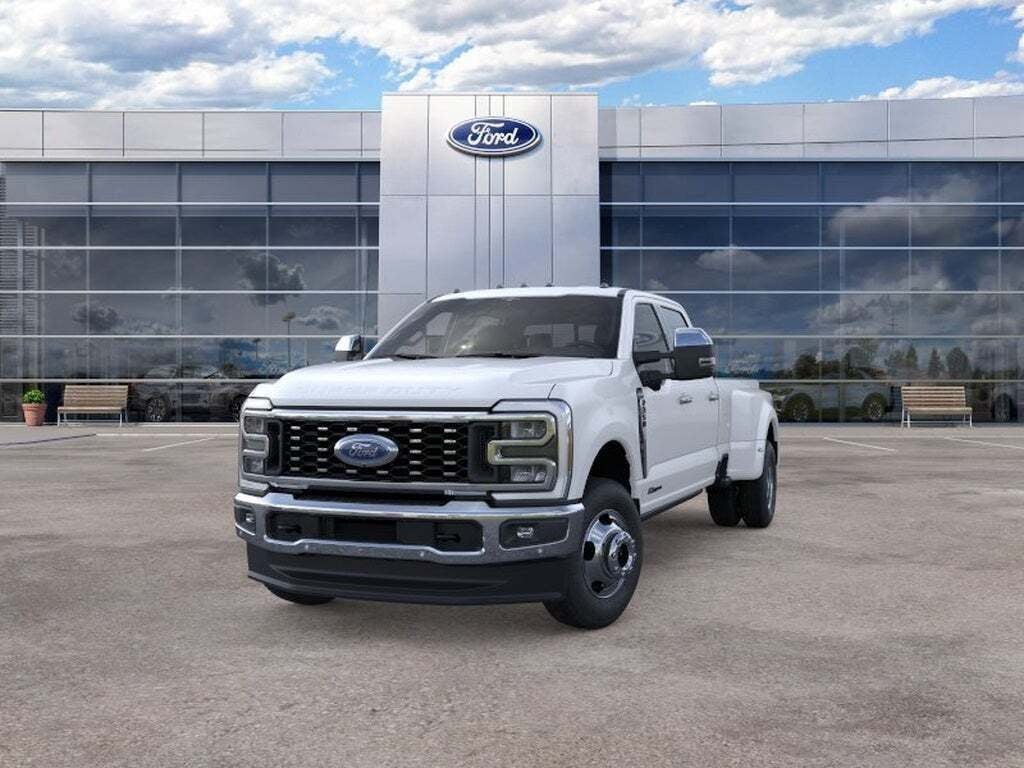 2026 Ford Super Duty F-350 DRW LARIAT