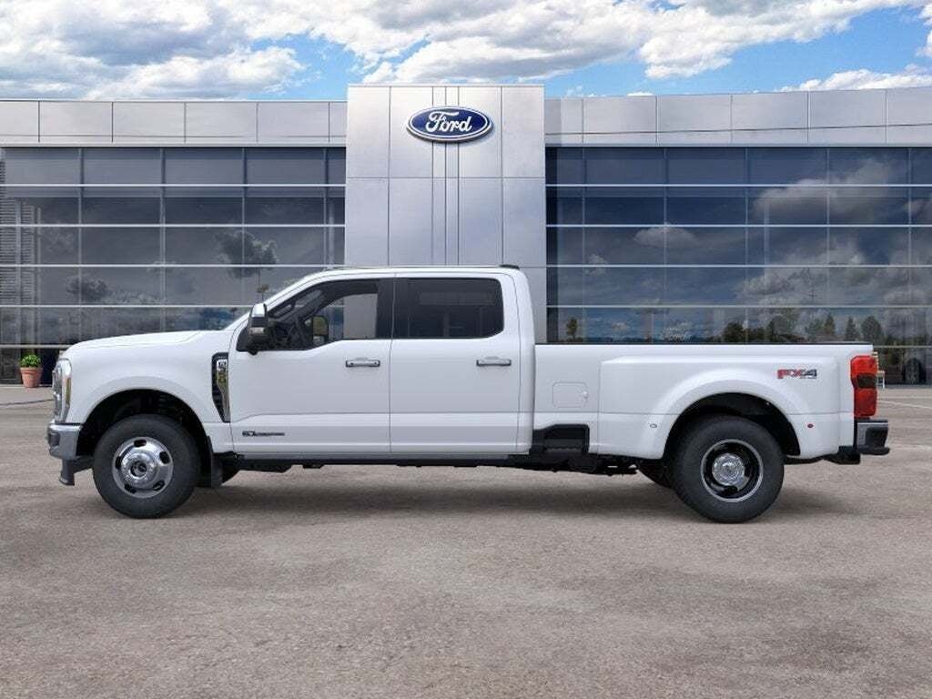 2026 Ford Super Duty F-350 DRW LARIAT