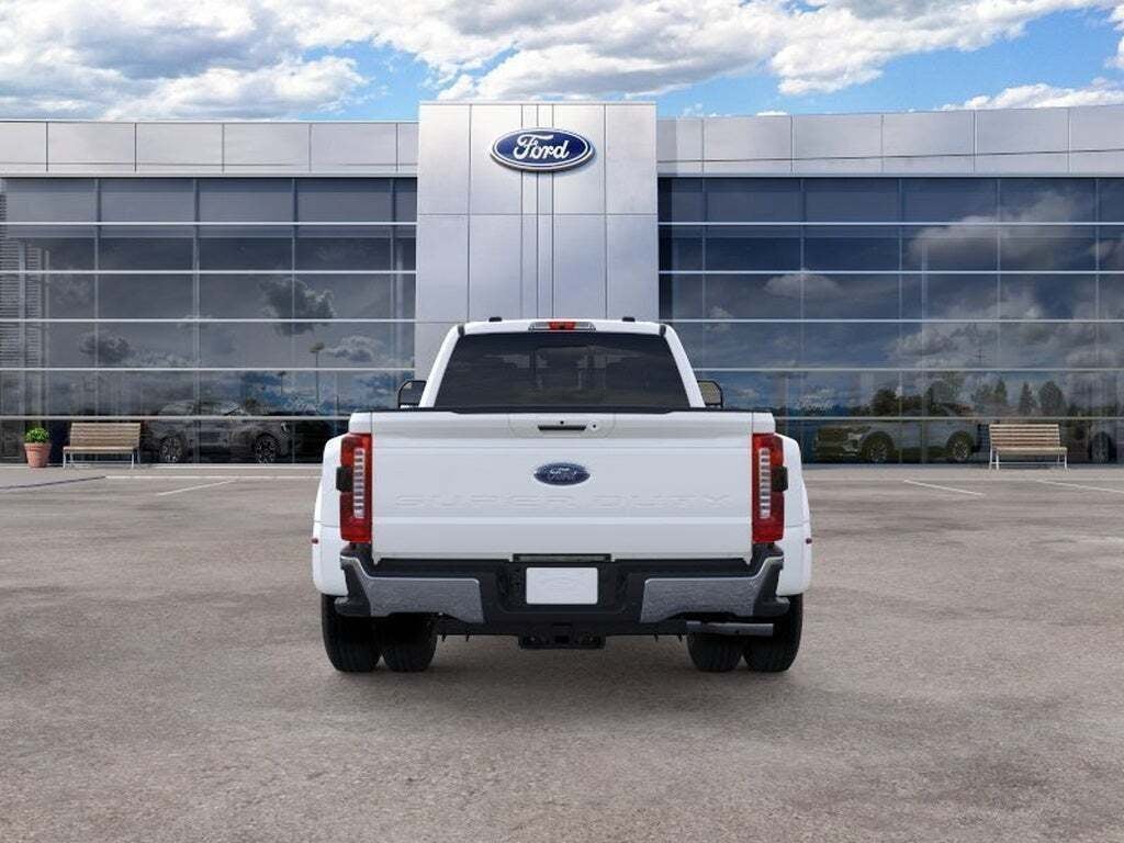 2026 Ford Super Duty F-350 DRW LARIAT