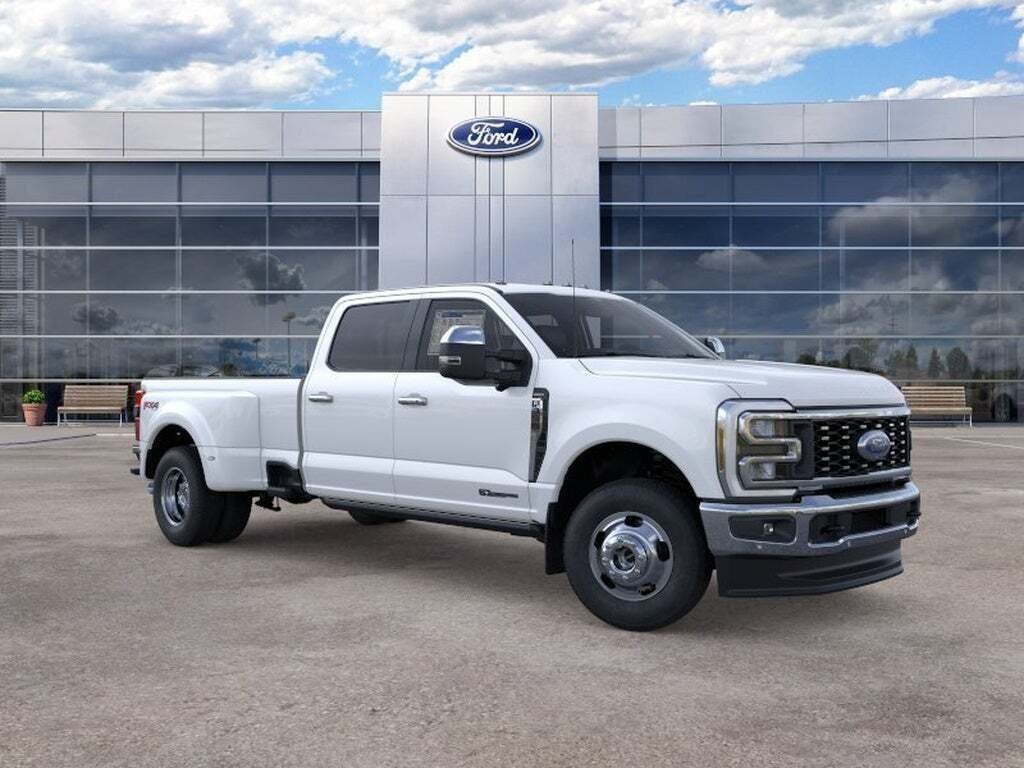 2026 Ford Super Duty F-350 DRW LARIAT