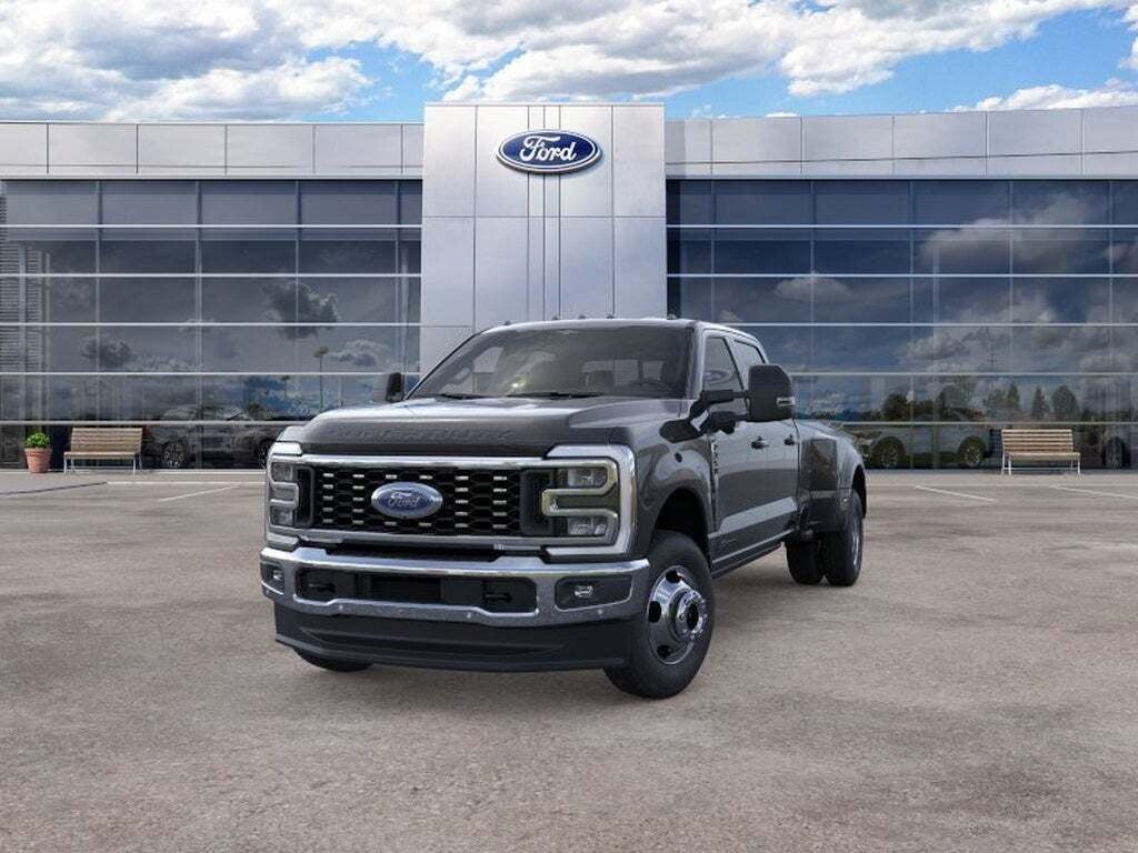 2026 Ford Super Duty F-350 DRW LARIAT