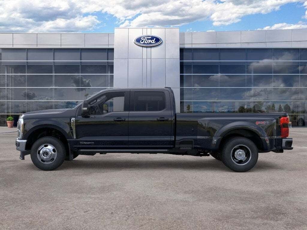 2026 Ford Super Duty F-350 DRW LARIAT