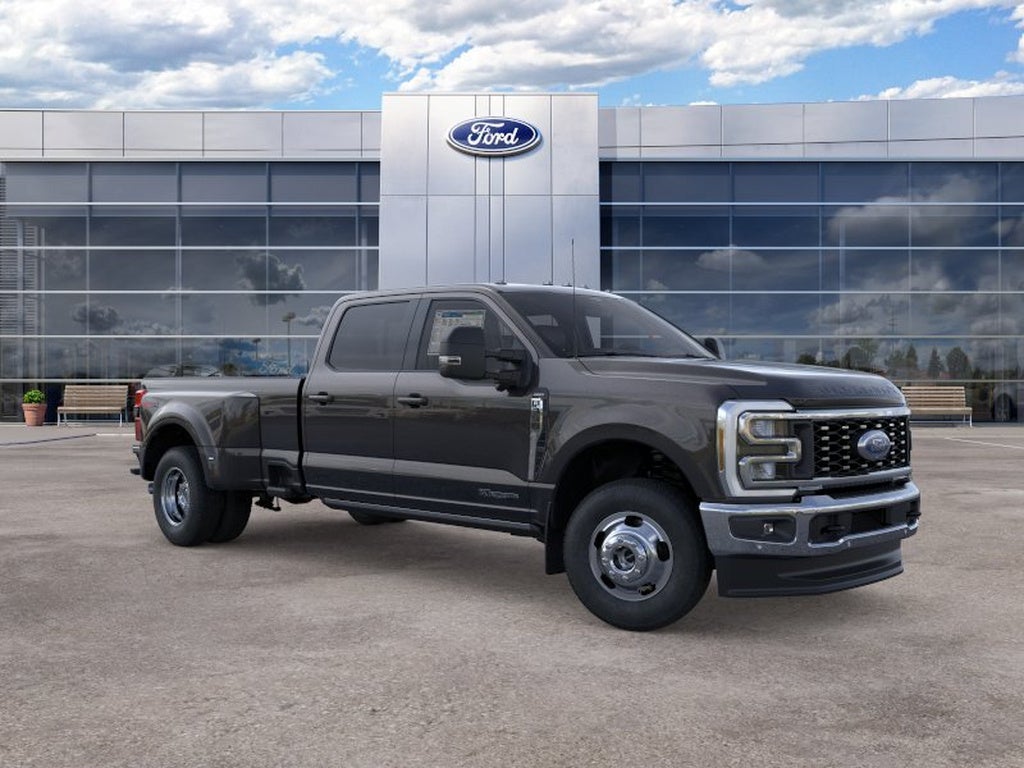 2026 Ford Super Duty F-350 DRW LARIAT