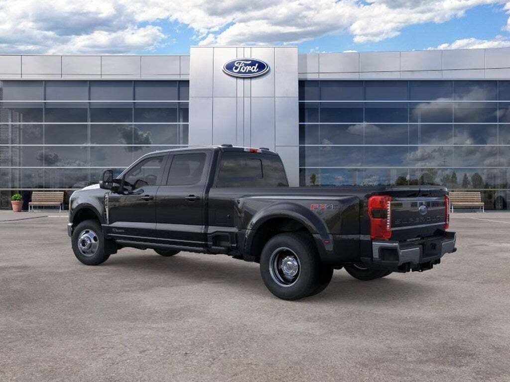 2026 Ford Super Duty F-350 DRW LARIAT