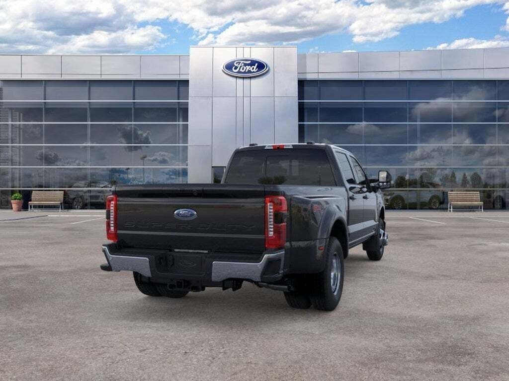 2026 Ford Super Duty F-350 DRW LARIAT